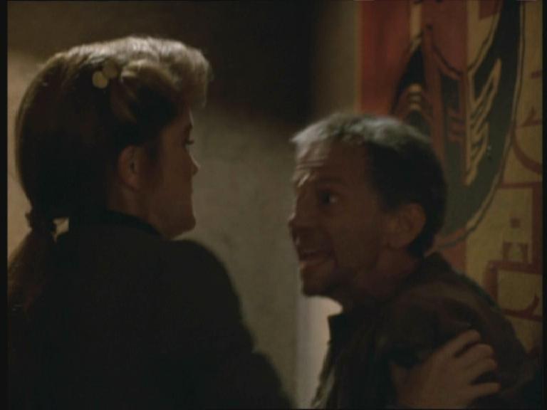 STAR TREK: VOY “SERIES SIGNAGE AND POSTER LOT” 